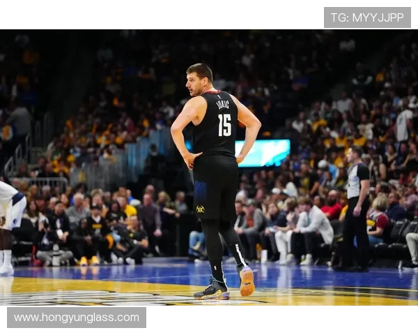 约基奇半场仅得4分但贡献7篮板11助攻3抢断展现全面统治力