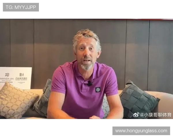 颜骏凌晒与偶像范德萨合影感慨人生值得为梦想付出一切